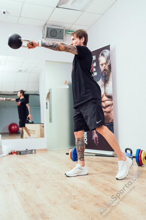 Гиря 4 кг с хромированной ручкой полиуретановая (CPU) Original FitTools